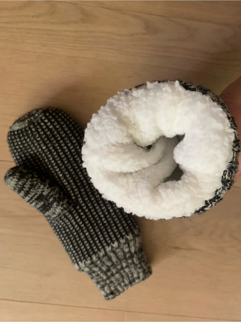 L.L.Bean Womens M Sherpa Lined Knit Mittens Winter Gloves Cozy Outdoor Driving